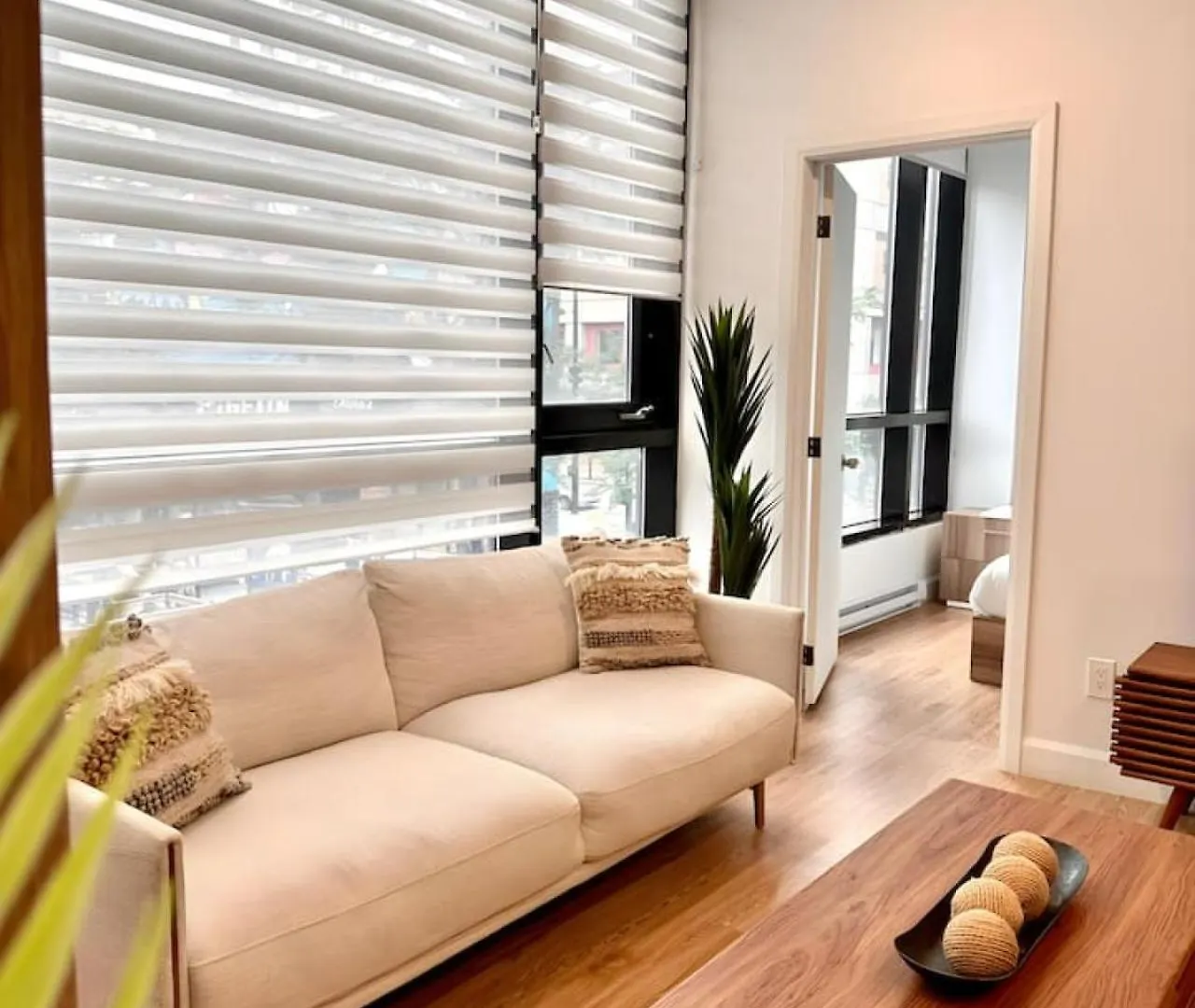 Cute 1Bdr Apt On Bishop St- Heart Of Mtl Montreal Apartment